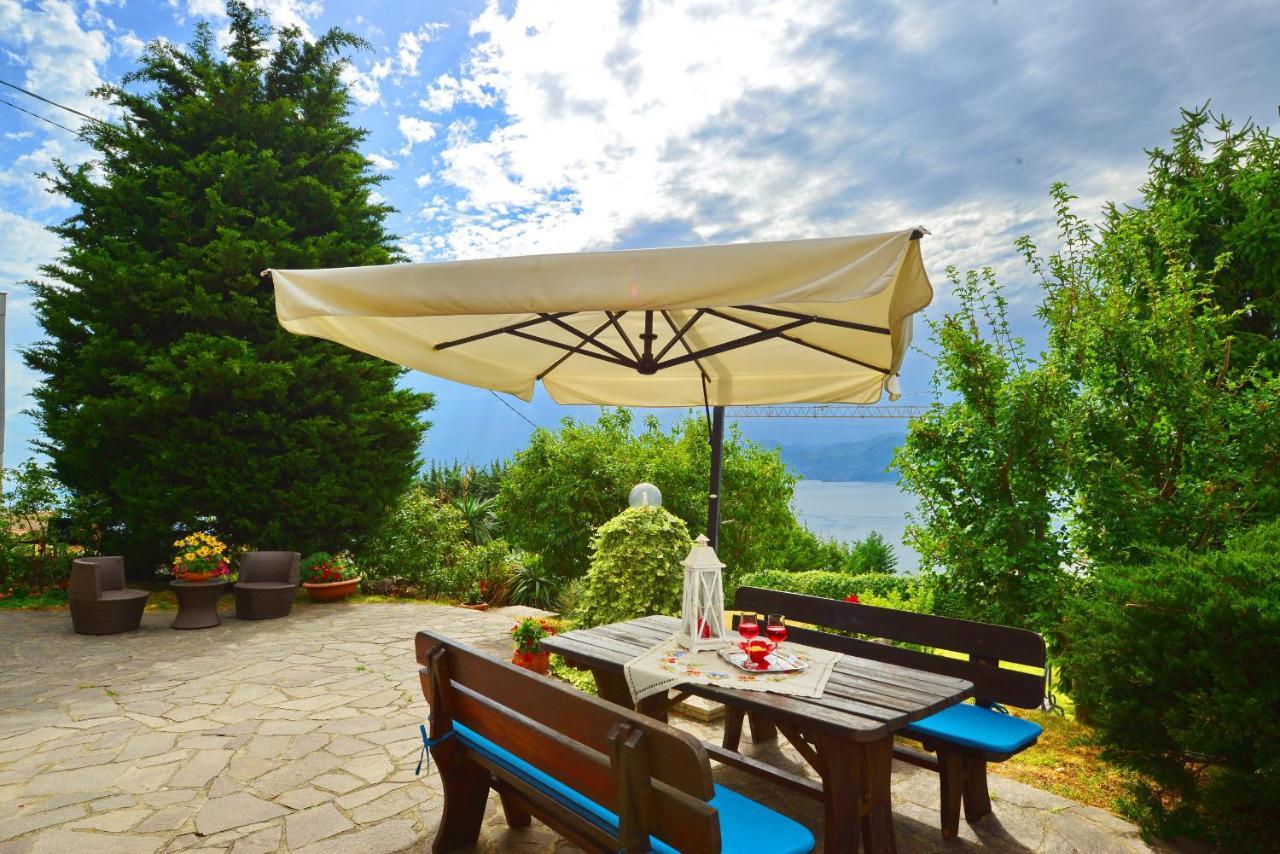 Bed And Breakfast Due Leoni Torri Del Benaco Exteriör bild