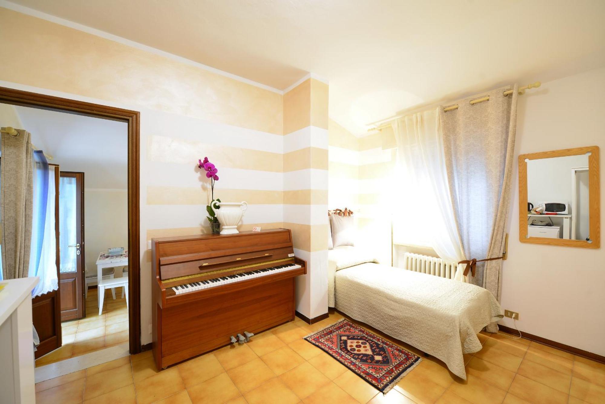 Bed And Breakfast Due Leoni Torri Del Benaco Exteriör bild