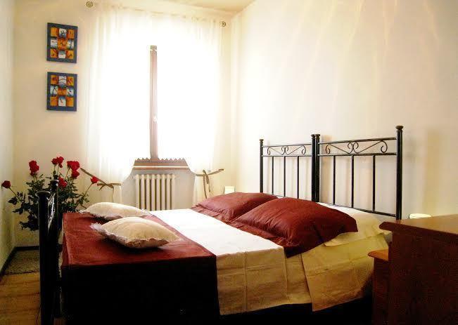 Bed And Breakfast Due Leoni Torri Del Benaco Rum bild